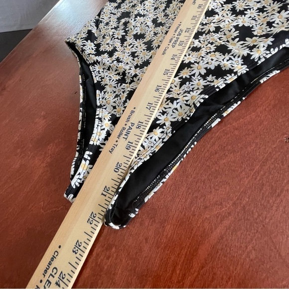 TopShop Halter high Neck Swimsuit One Piece Lined Ditsy Floral Keyhole 10 Black - Picture 8 of 11